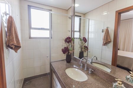 Apartamento à venda com 140m², 4 quartos e 2 vagasBanheiro da Suíte