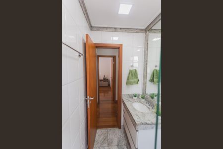 Apartamento à venda com 140m², 4 quartos e 2 vagasBanheiro Social