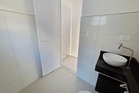 Banheiro de casa de condomínio para alugar com 1 quarto, 40m² em Canto do Forte, Praia Grande