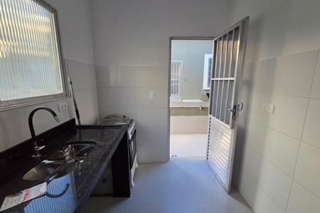 Cozinha de casa de condomínio para alugar com 1 quarto, 40m² em Canto do Forte, Praia Grande