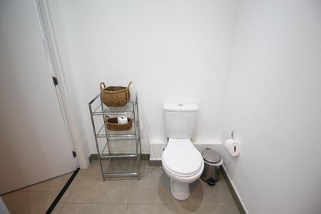 Banheiro de kitnet/studio à venda com 1 quarto, 26m² em Moema, São Paulo