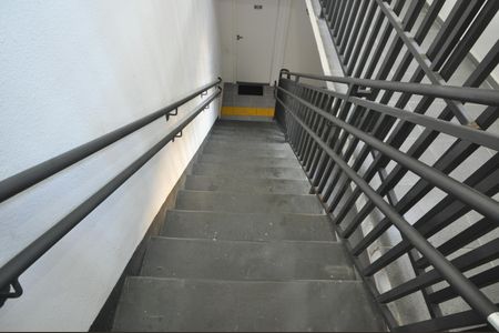 Apartamento para alugar com 38m², 2 quartos e sem vagaEscada de acesso