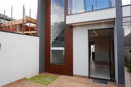 Casa de condomínio à venda com 134m², 2 quartos e 2 vagasEntrada