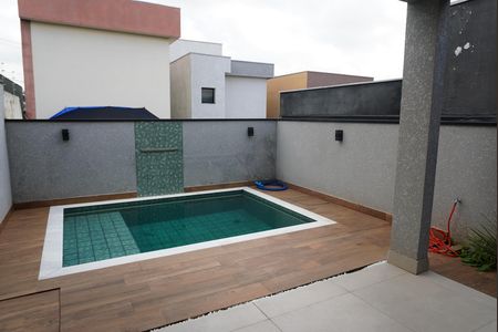 Casa de condomínio à venda com 134m², 2 quartos e 2 vagasPiscina