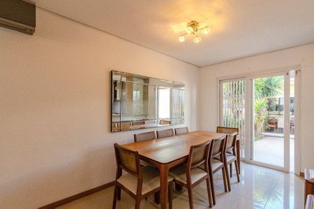 Sala de casa para alugar com 3 quartos, 209m² em Jardim Sabará, Porto Alegre