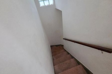 Casa para alugar com 133m², 4 quartos e 2 vagasEscada