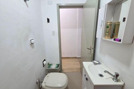 Casa para alugar com 133m², 4 quartos e 2 vagasBanheiro social 