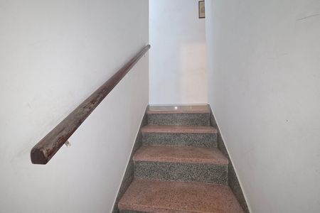 Casa para alugar com 133m², 4 quartos e 2 vagasEscada