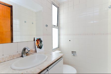 Banheiro de apartamento para alugar com 3 quartos, 63m² em Jardim Flor da Montanha, Guarulhos