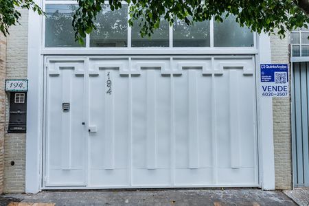 Casa à venda com 147m², 3 quartos e 3 vagas Casa à venda com 147m², 3 quartos e 3 vagasFachada