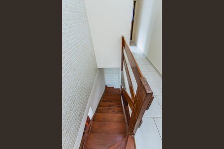 Casa à venda com 147m², 3 quartos e 3 vagas Casa à venda com 147m², 3 quartos e 3 vagasEscada