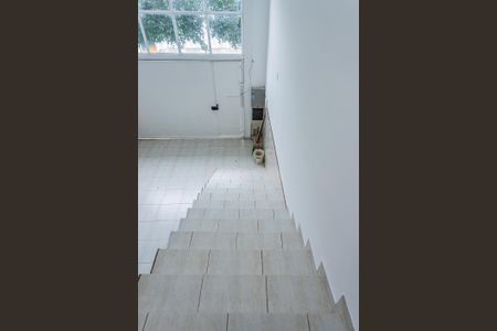 Casa à venda com 147m², 3 quartos e 3 vagas Casa à venda com 147m², 3 quartos e 3 vagasEscada