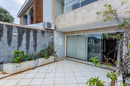 Casa à venda com 147m², 3 quartos e 3 vagas Casa à venda com 147m², 3 quartos e 3 vagasVaranda sala