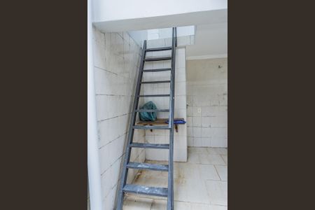 Casa à venda com 147m², 3 quartos e 3 vagas Casa à venda com 147m², 3 quartos e 3 vagasEscada