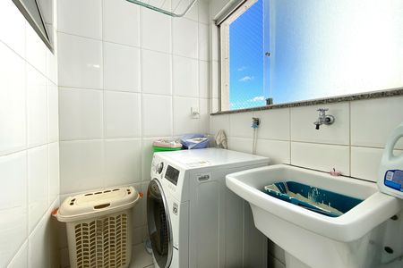 Apartamento à venda com 79m², 3 quartos e 2 vagas Apartamento à venda com 79m², 3 quartos e 2 vagasÁrea de Serviço