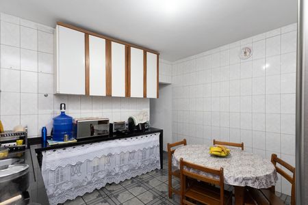 Casa à venda com 100m², 4 quartos e 2 vagas Casa à venda com 100m², 4 quartos e 2 vagasCozinha