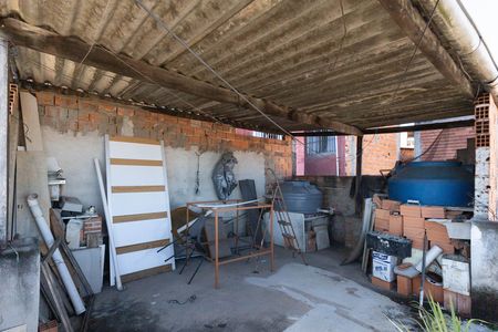 Casa à venda com 100m², 4 quartos e 2 vagas Casa à venda com 100m², 4 quartos e 2 vagasTerraço