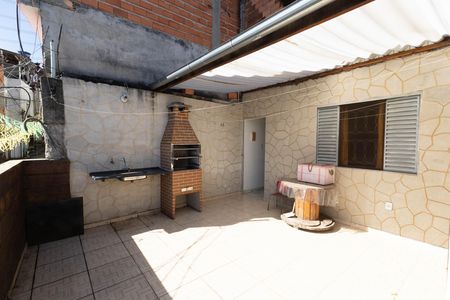 Casa à venda com 100m², 4 quartos e 2 vagas Casa à venda com 100m², 4 quartos e 2 vagasTerraço