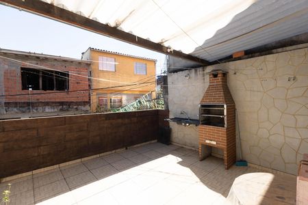 Casa à venda com 100m², 4 quartos e 2 vagas Casa à venda com 100m², 4 quartos e 2 vagasTerraço