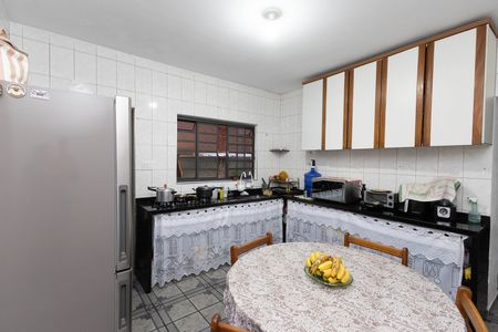 Casa à venda com 100m², 4 quartos e 2 vagas Casa à venda com 100m², 4 quartos e 2 vagasCozinha