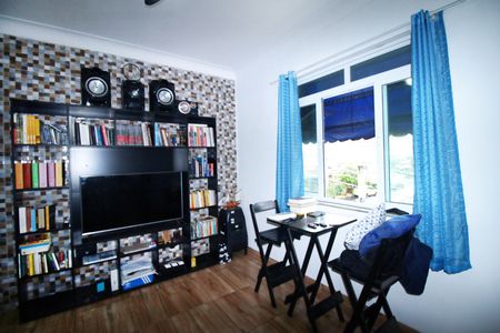 Sala de apartamento para alugar com 2 quartos, 50m² em Olaria, Rio de Janeiro