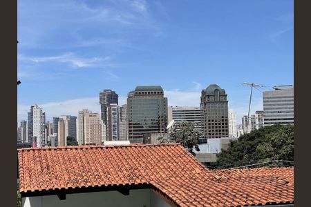 Casa à venda com 6 quartos, 400m² em Vila Tramontano, São Paulo