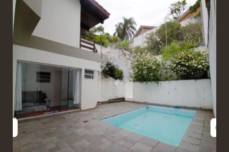 Casa à venda com 6 quartos, 400m² em Vila Tramontano, São Paulo