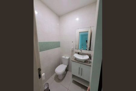 Banheiro de casa de condomínio para alugar com 4 quartos, 350m² em Caxito, Maricá
