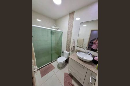 Banheiro de casa de condomínio para alugar com 4 quartos, 350m² em Caxito, Maricá