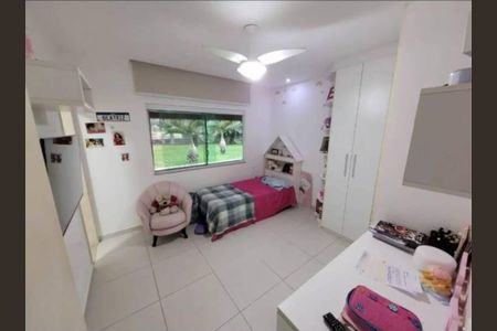 Casa de condomínio para alugar com 350m², 4 quartos e 6 vagasQuarto