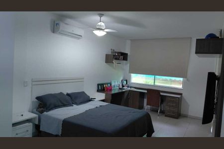 Quarto de casa de condomínio para alugar com 4 quartos, 350m² em Caxito, Maricá