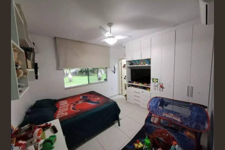 Quarto de casa de condomínio para alugar com 4 quartos, 350m² em Caxito, Maricá