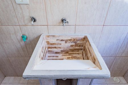 Casa para alugar com 60m², 1 quarto e sem vaga