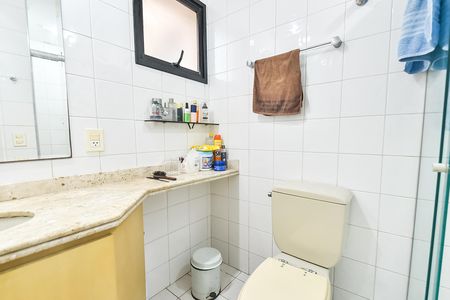 Apartamento à venda com 128m², 4 quartos e 3 vagas Apartamento à venda com 128m², 4 quartos e 3 vagasBanheiro social