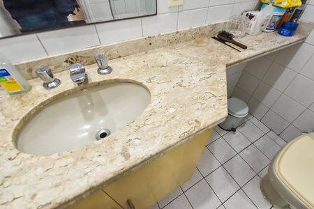 Apartamento à venda com 128m², 4 quartos e 3 vagas Apartamento à venda com 128m², 4 quartos e 3 vagasBanheiro social