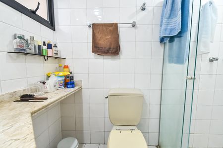 Apartamento à venda com 128m², 4 quartos e 3 vagas Apartamento à venda com 128m², 4 quartos e 3 vagasBanheiro social