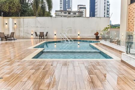 Apartamento à venda com 128m², 4 quartos e 3 vagas Apartamento à venda com 128m², 4 quartos e 3 vagasÁrea comum - Piscina