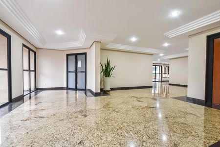 Apartamento à venda com 128m², 4 quartos e 3 vagas Apartamento à venda com 128m², 4 quartos e 3 vagasHall social