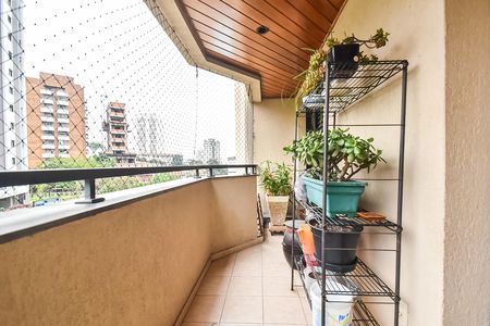 Apartamento à venda com 128m², 4 quartos e 3 vagas Apartamento à venda com 128m², 4 quartos e 3 vagasVaranda