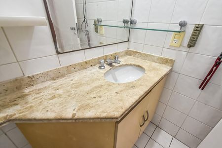 Apartamento à venda com 128m², 4 quartos e 3 vagas Apartamento à venda com 128m², 4 quartos e 3 vagasBanheiro da suíte
