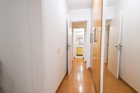 Apartamento à venda com 128m², 4 quartos e 3 vagas Apartamento à venda com 128m², 4 quartos e 3 vagasCorredor