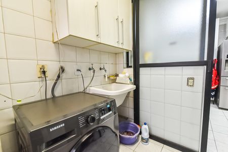 Apartamento à venda com 128m², 4 quartos e 3 vagas Apartamento à venda com 128m², 4 quartos e 3 vagasÁrea de serviço