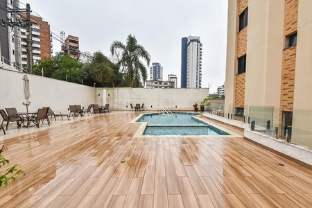 Apartamento à venda com 128m², 4 quartos e 3 vagas Apartamento à venda com 128m², 4 quartos e 3 vagasÁrea comum - Piscina