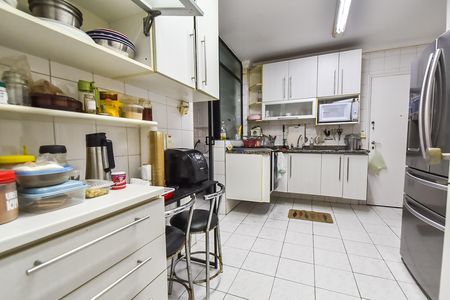 Apartamento à venda com 128m², 4 quartos e 3 vagas Apartamento à venda com 128m², 4 quartos e 3 vagasCozinha