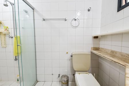 Apartamento à venda com 128m², 4 quartos e 3 vagas Apartamento à venda com 128m², 4 quartos e 3 vagasBanheiro da suíte