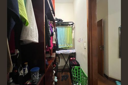 Casa à venda com 210m², 3 quartos e 2 vagasCloset da suíte