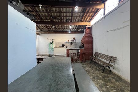 Casa à venda com 210m², 3 quartos e 2 vagasQuintal