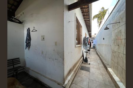 Casa à venda com 210m², 3 quartos e 2 vagasCorredor