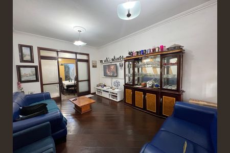 Casa à venda com 210m², 3 quartos e 2 vagasSala