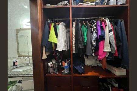 Casa à venda com 210m², 3 quartos e 2 vagasCloset da suíte